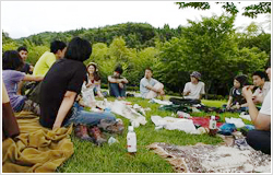 東北芸術工科大学の学生たちが行った「ピクニック・ミーティング」の模様。